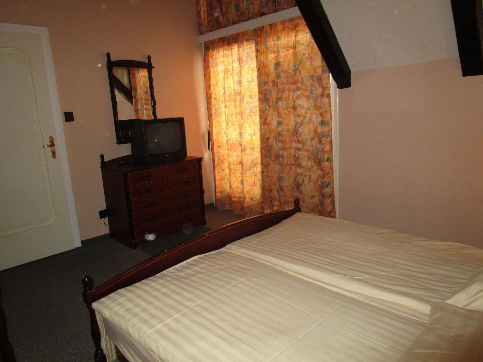Hotel Haus Sonnenhof Siófok Zimmer foto
